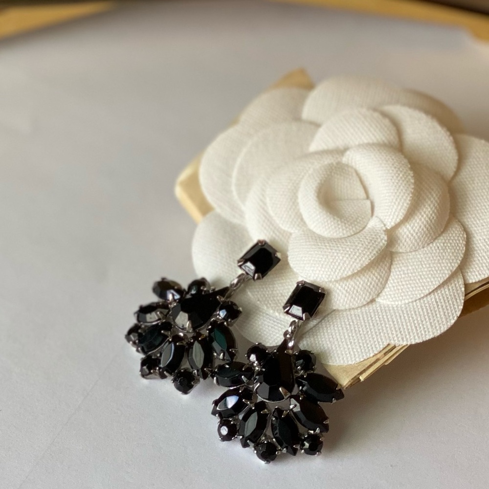 Vintage Weiss Black Rhinestone Screw-back Earring
